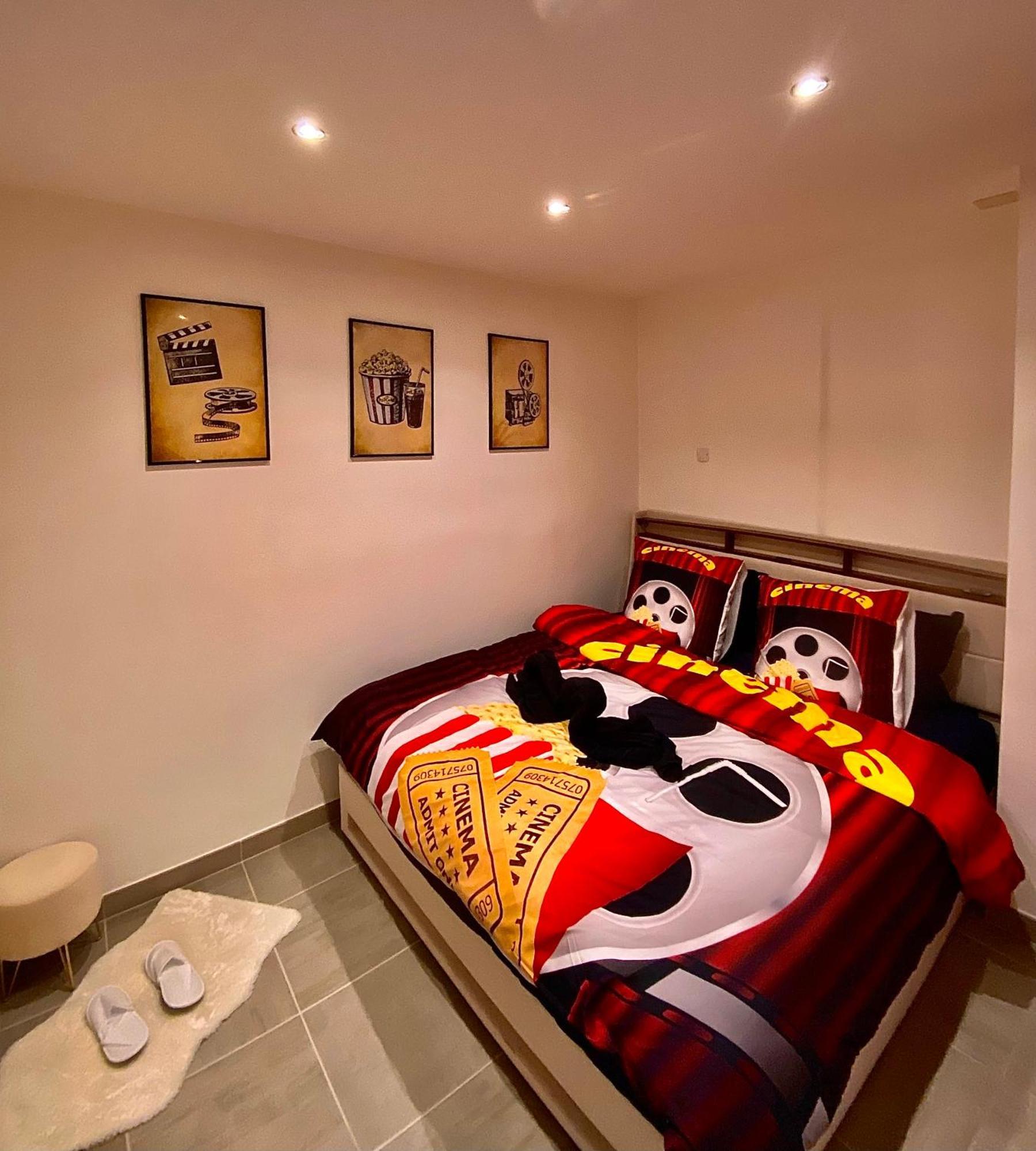 גרנובל L Unique Cinema Room מראה חיצוני תמונה